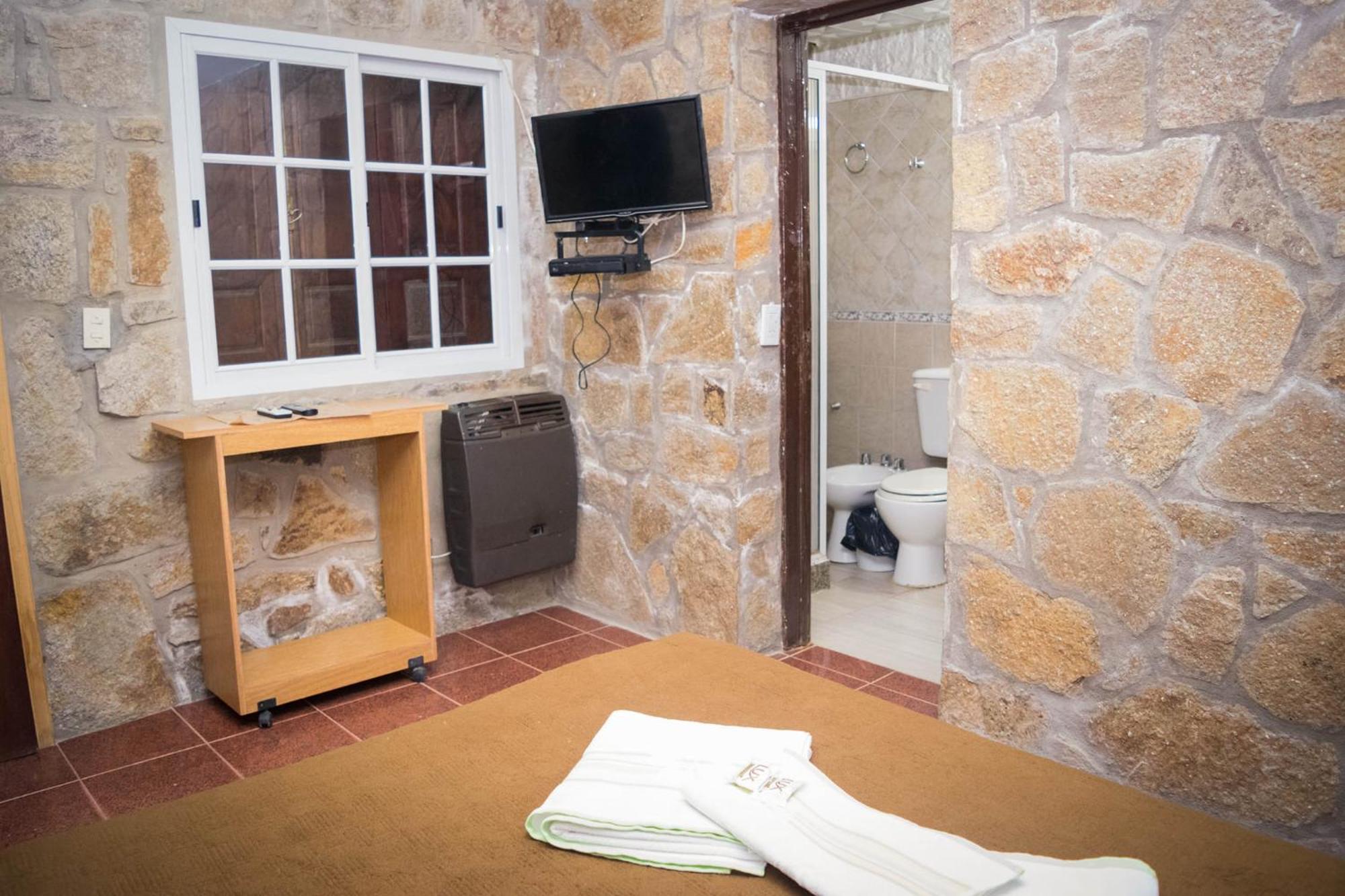 Hostal "El Tomolasta" Ла-Каролина Номер фото
